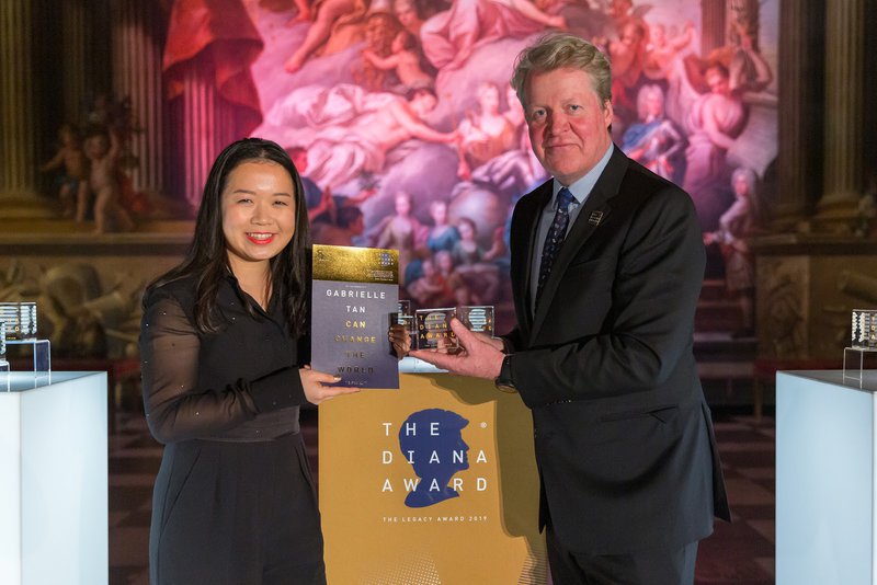 Gabby Tan receiving The Diana Award from Earl Spencer