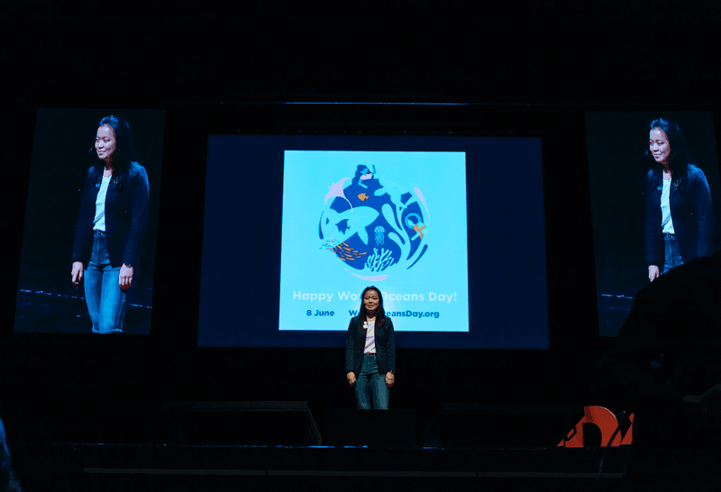 Gabby Tan on stage talking at Tedx Vicenza