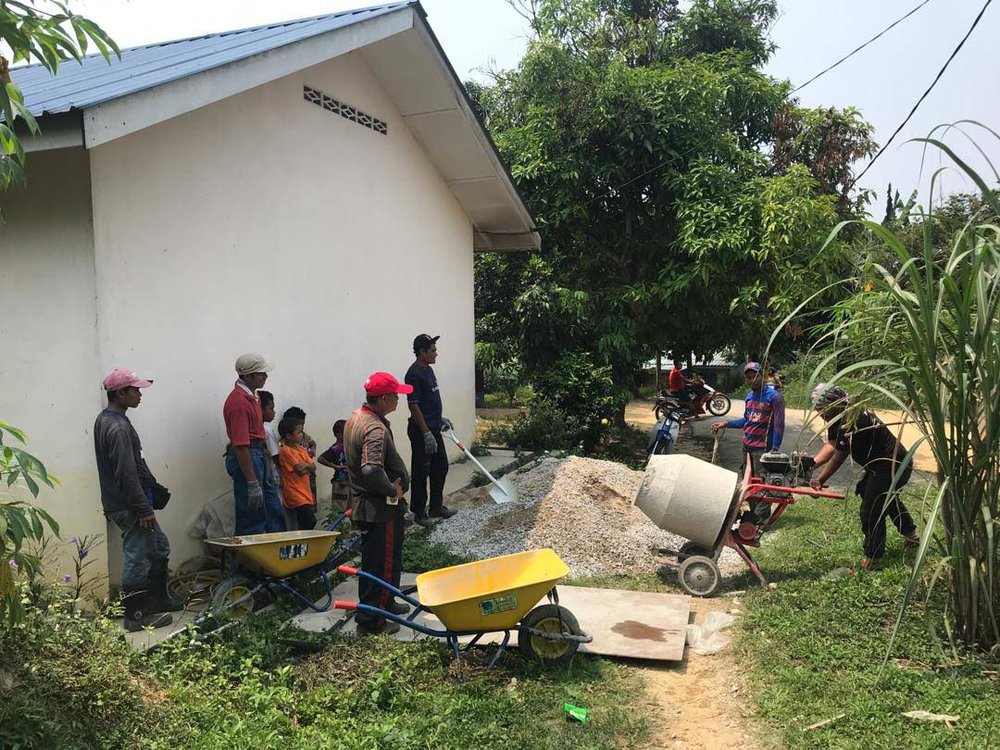 Orang Asli community digging